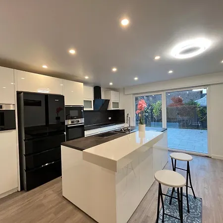 Modern Private House Near Messe Duesseldorf, 4 Bedrooms, Garden, Parking Villa Düsseldorf