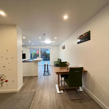 Villa Modern Private House Near Messe Duesseldorf, 4 Bedrooms, Garden, Parking *