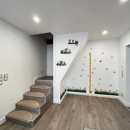 Villa Modern Private House Near Messe Duesseldorf, 4 Bedrooms, Garden, Parking Düsseldorf